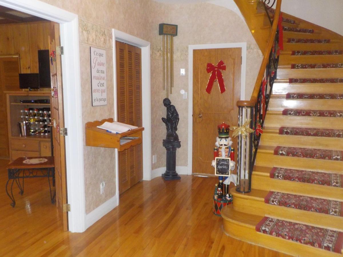 Gite Au P'Tit Manoir B&B Saguenay Bagian luar foto